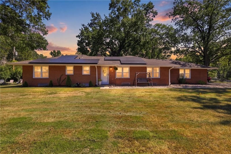 10921 Blue River Rd, Kansas City, MO 64131