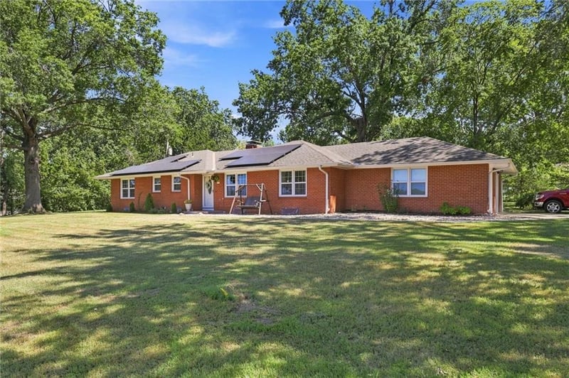 10921 Blue River Rd, Kansas City, MO 64131