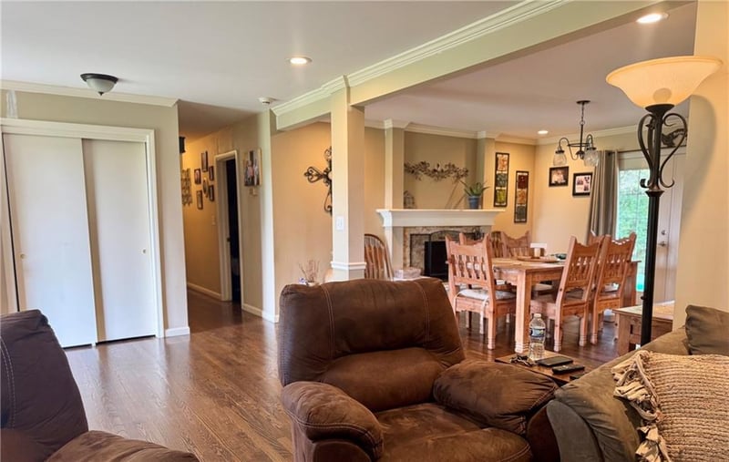 10921 Blue River Rd, Kansas City, MO 64137