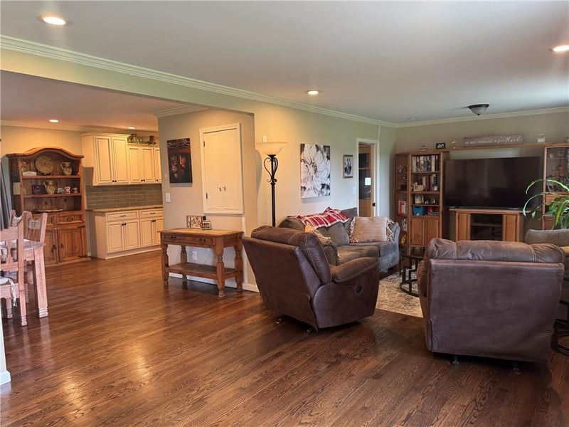 10921 Blue River Rd, Kansas City, MO 64137