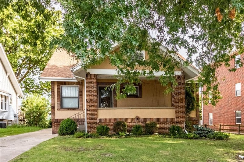 213 Broad St, Warrensburg, MO 64093