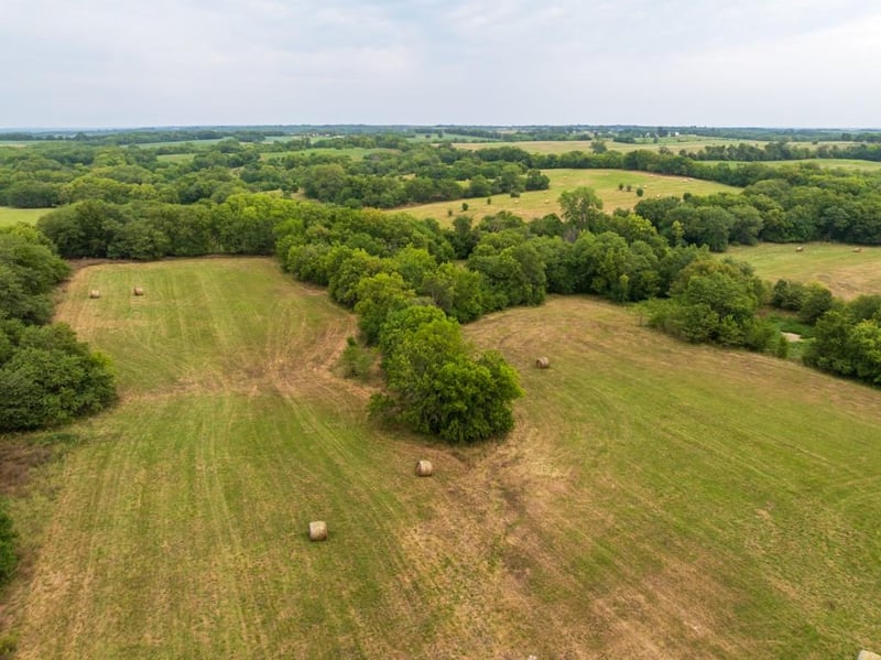 000 SE Mcbee Chapel Rd, Braymer, MO 64624