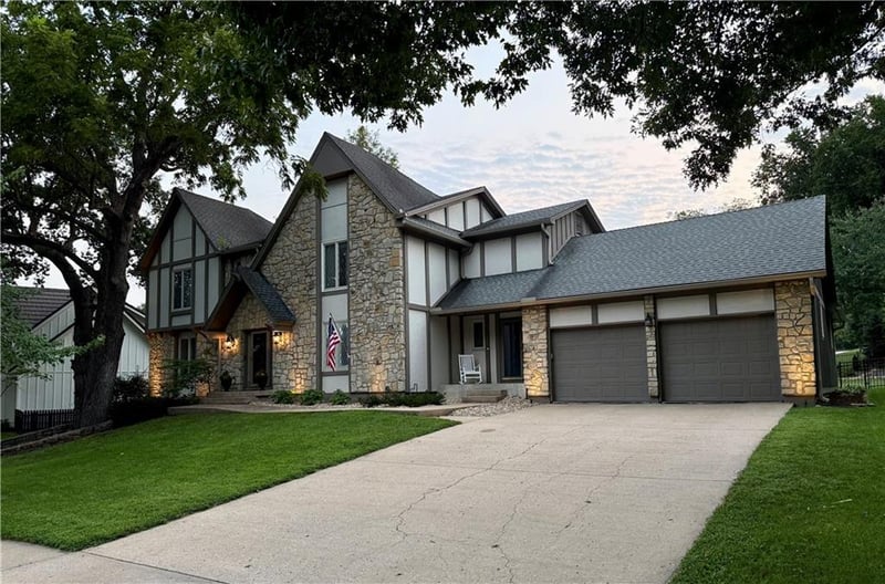 10414 Alhambra St, Overland Park, KS 66207
