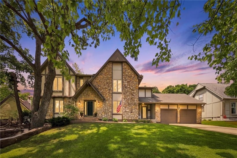 10414 Alhambra St, Overland Park, KS 66207