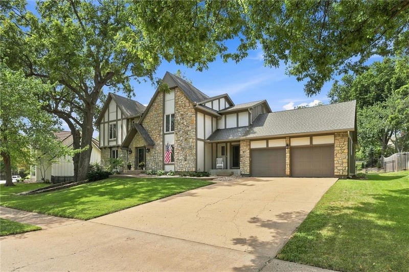 10414 Alhambra St, Overland Park, KS 66207