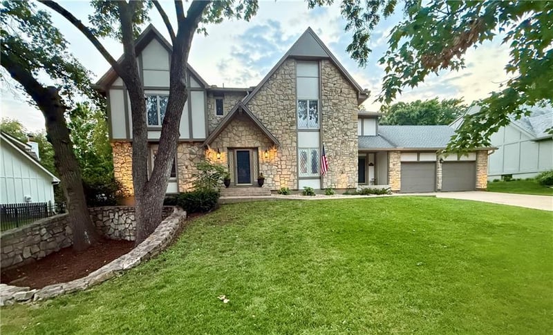 10414 Alhambra St, Overland Park, KS 66207