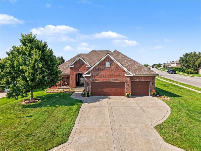 10900 Delavan Ct, Kansas City, KS 66109
