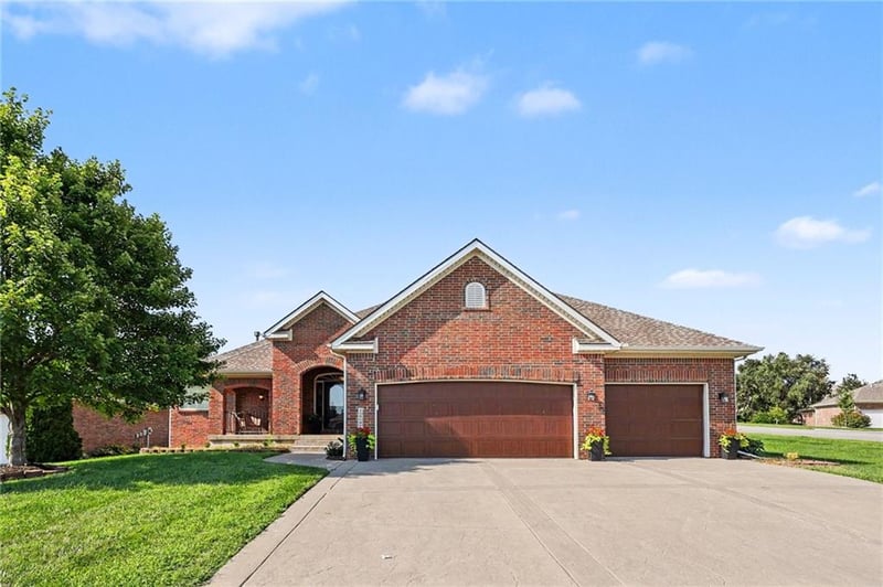 10900 Delavan Ct, Kansas City, KS 66109