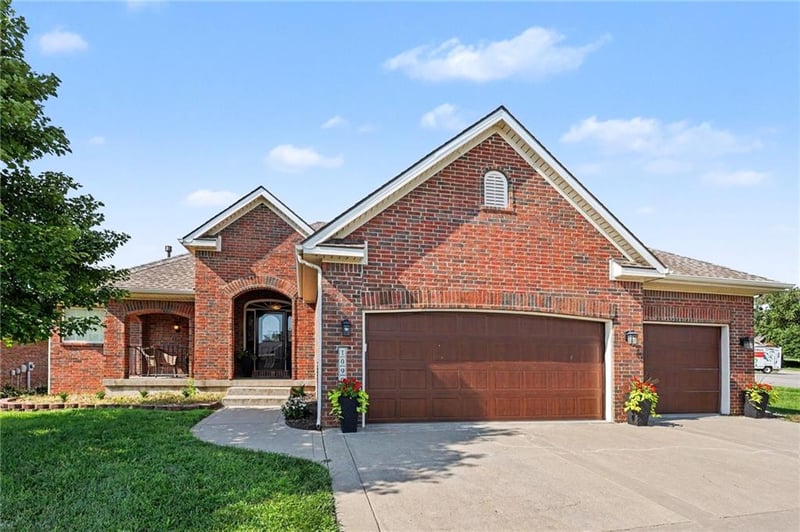 10900 Delavan Ct, Kansas City, KS 66109