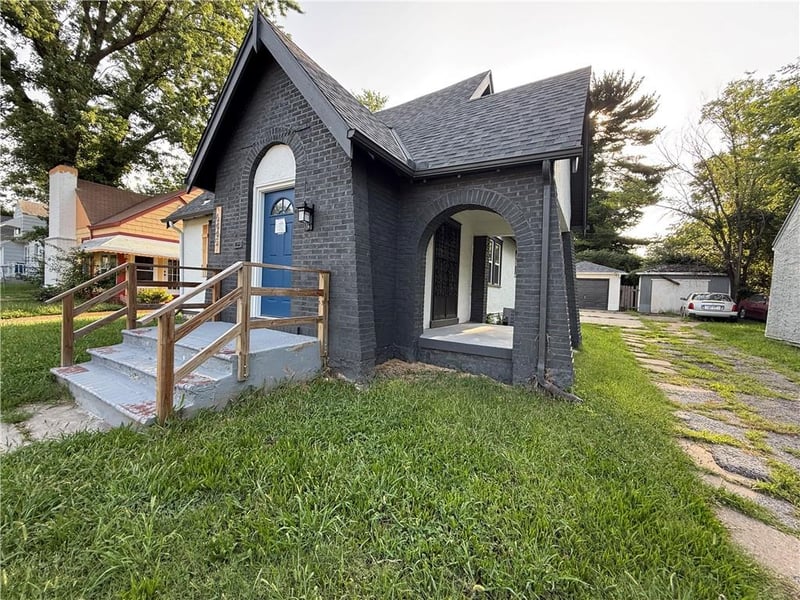 6445 S Benton Ave, Kansas City, MO 64132