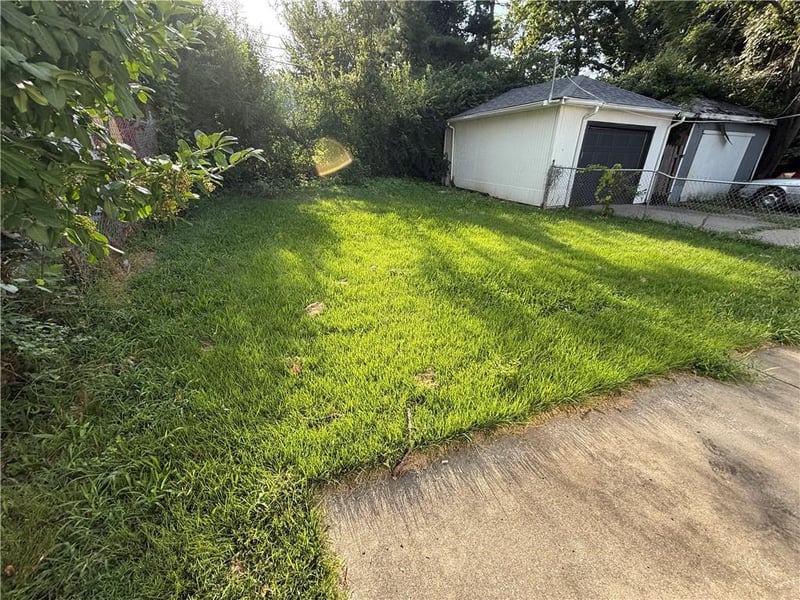 6445 S Benton Ave, Kansas City, MO 64132