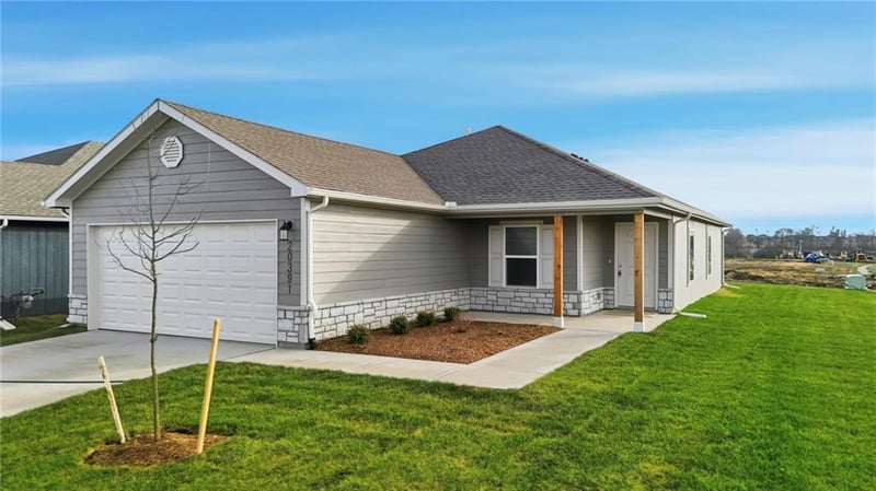 20300 W 195th St, Spring Hill, KS 66083