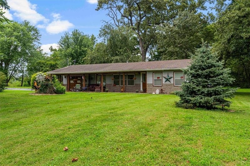 13810 Byars Rd, Grandview, MO 64030