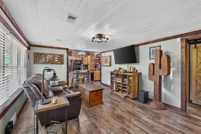 13810 Byars Rd, Grandview, MO 64030