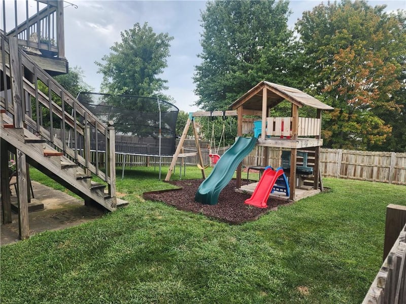1910 Chestnut Dr, Pleasant Hill, MO 64080