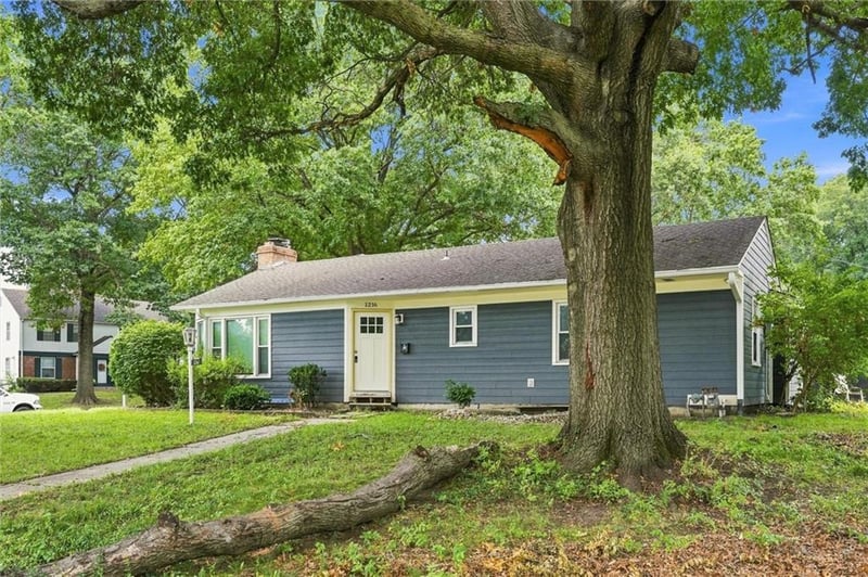 1216 Meadow Lake Pw, Kansas City, MO 64114