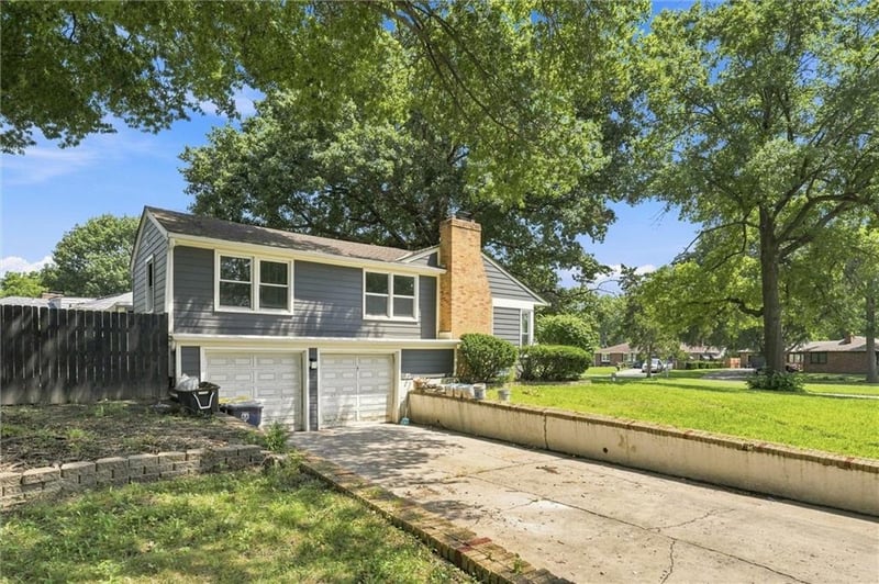 1216 Meadow Lake Pw, Kansas City, MO 64114