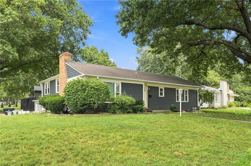 1216 Meadow Lake Pw, Kansas City, MO 64114