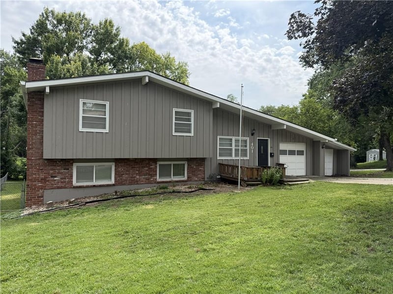 401 E 90th Ter, Kansas City, MO 64131