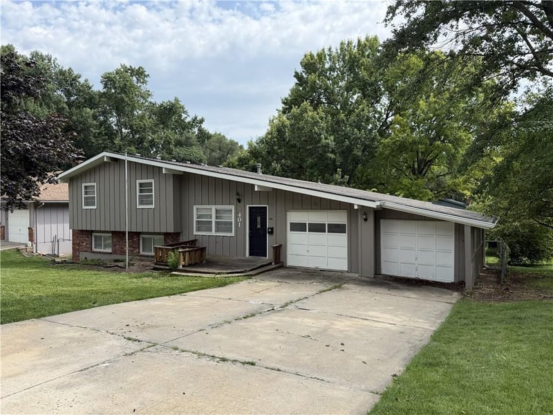 401 E 90th Ter, Kansas City, MO 64131