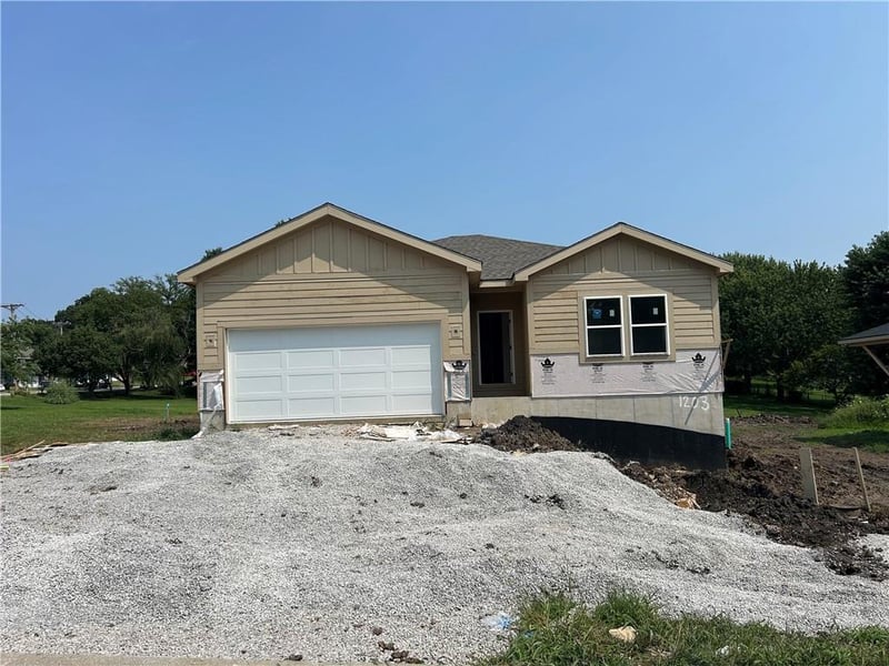 1203 Matthes Ln, Pleasant Hill, MO 64080