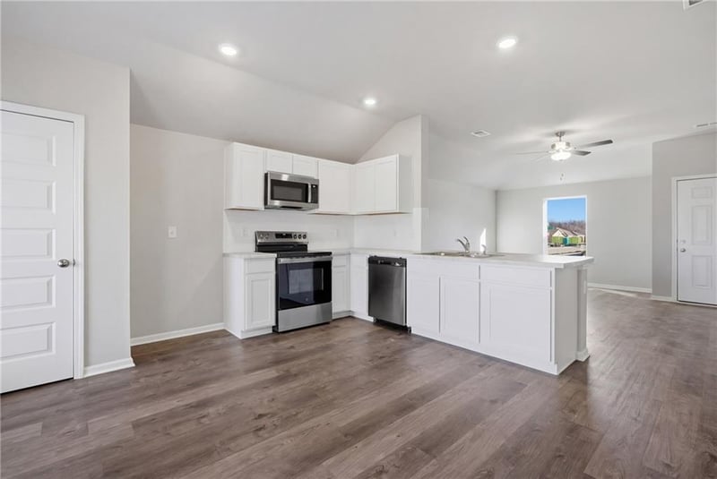 20313 W 195th St, Spring Hill, KS 66083