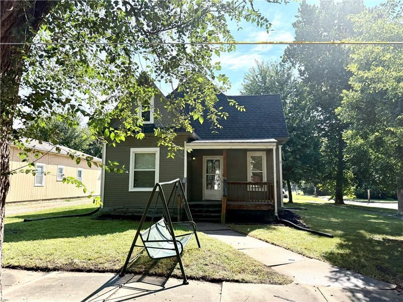 843 S Sycamore St, Ottawa, KS 66067