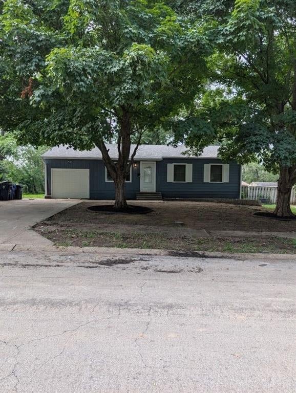8613 E 92nd Ter, Kansas City, MO 64138