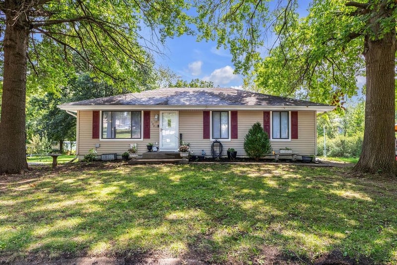 300 W Carla St, Savannah, MO 64485