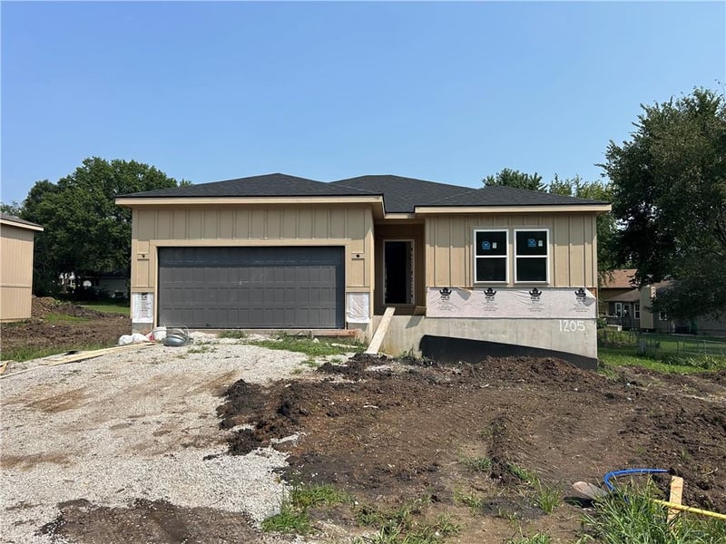 1205 Matthes Ln, Pleasant Hill, MO 64080