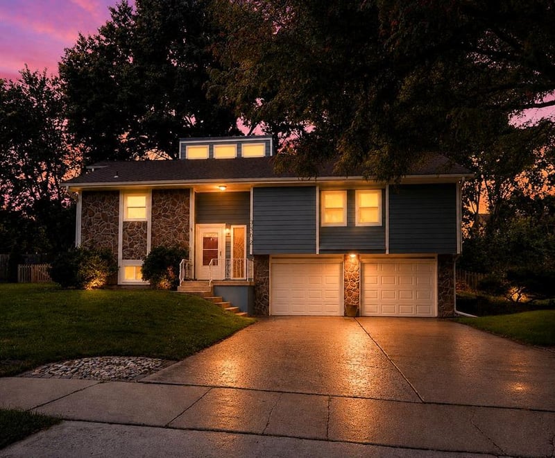 3502 NW Lake Dr, Lee's Summit, MO 64064