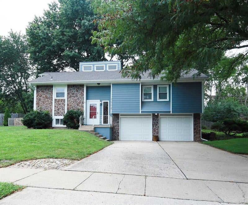 3502 NW Lake Dr, Lee's Summit, MO 64064