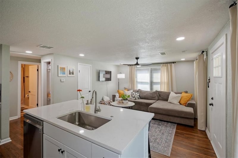 605 E 90th St, Kansas City, MO 64131