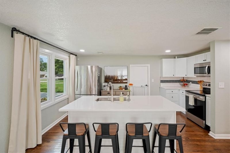 605 E 90th St, Kansas City, MO 64131
