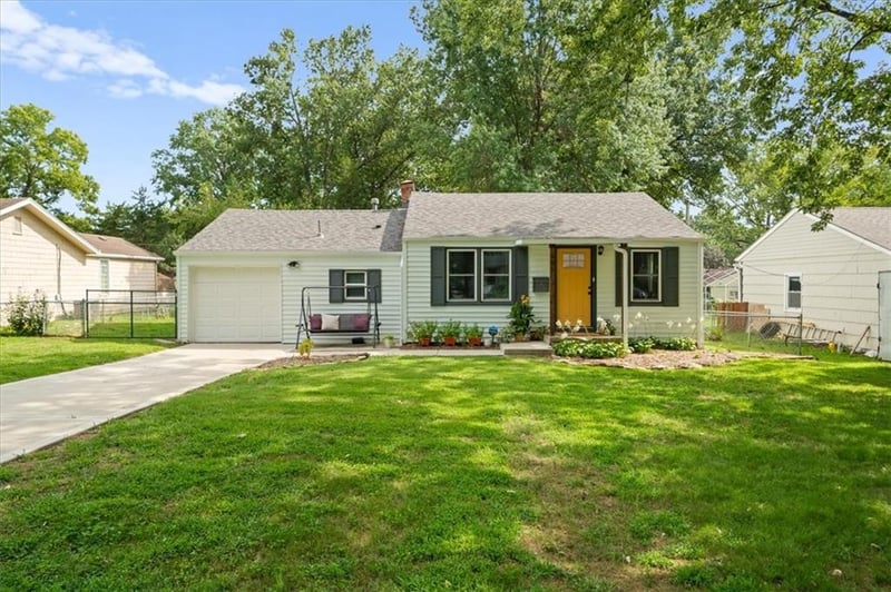 605 E 90th St, Kansas City, MO 64131