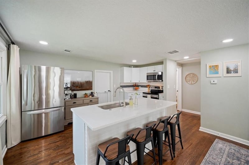 605 E 90th St, Kansas City, MO 64131