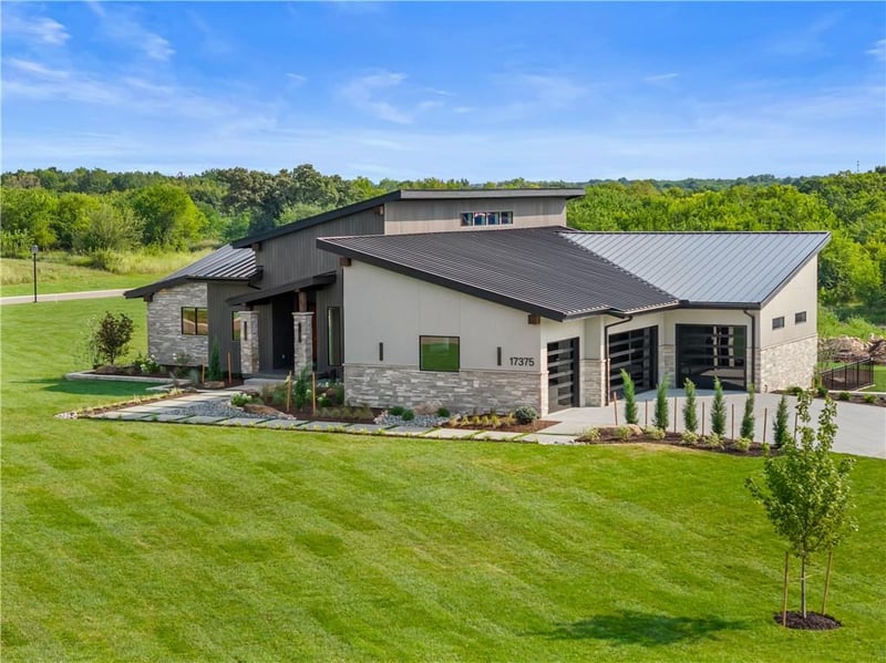 17375 Galloway Dr, Stilwell, KS 66085