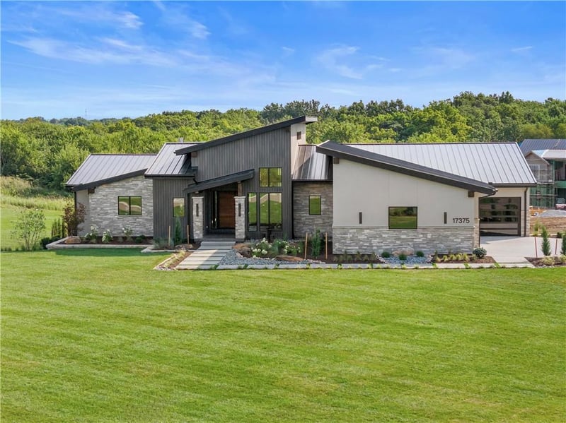 17375 Galloway Dr, Stilwell, KS 66085