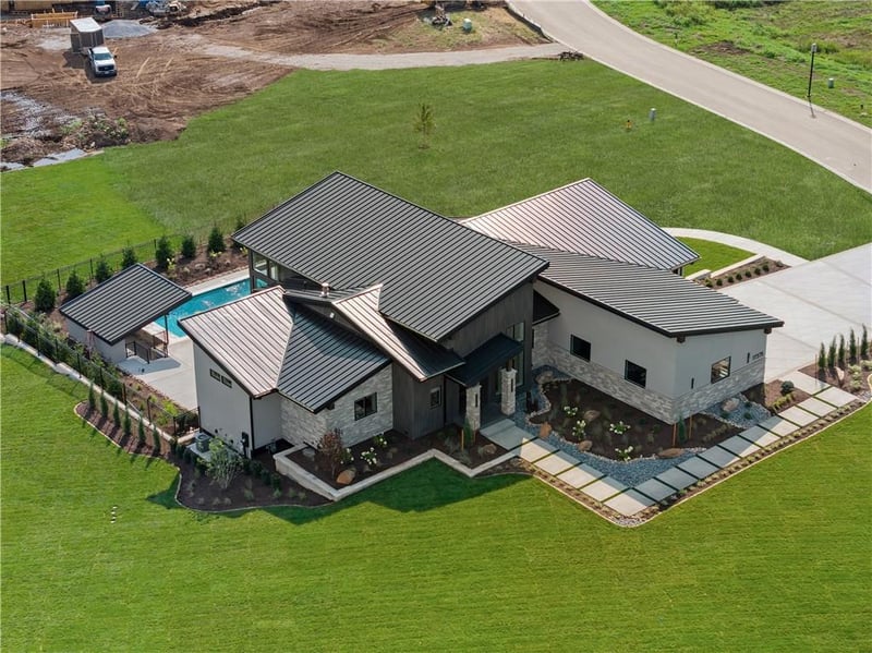 17375 Galloway Dr, Stilwell, KS 66085