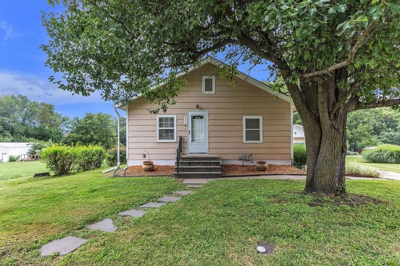2319 Excello Dr, St Joseph, MO 64503