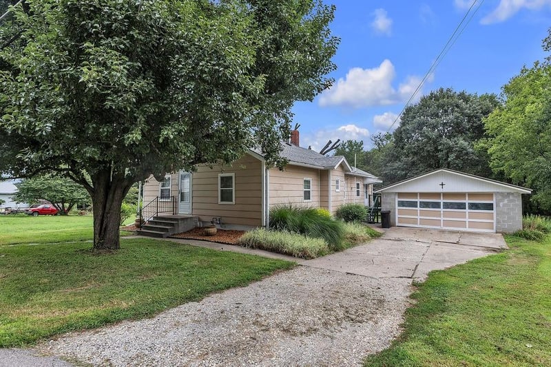 2319 Excello Dr, St Joseph, MO 64503