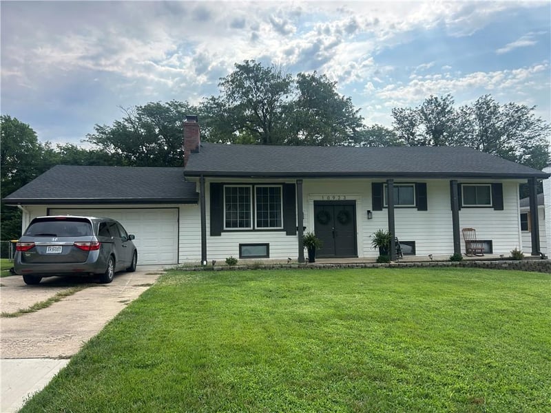 10923 Myrtle Ave, Kansas City, MO 64137
