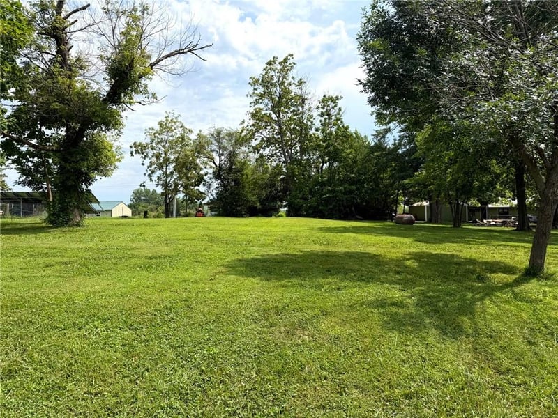 204 W 2nd St, Winston, MO 64689