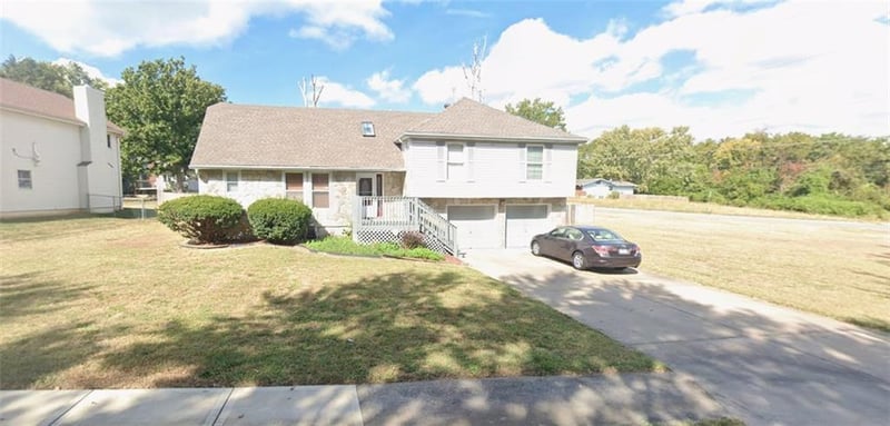 913 NW 37th St, Blue Springs, MO 64015