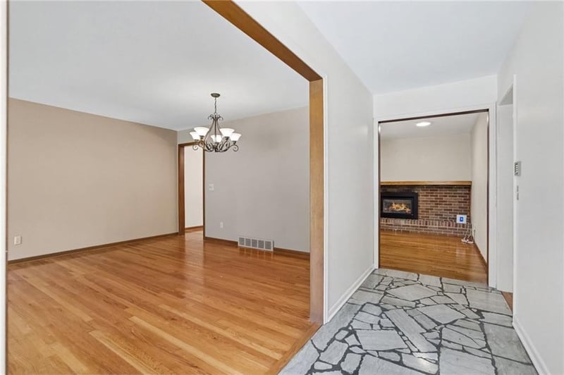 5716 W 97th Ter, Overland Park, KS 66207