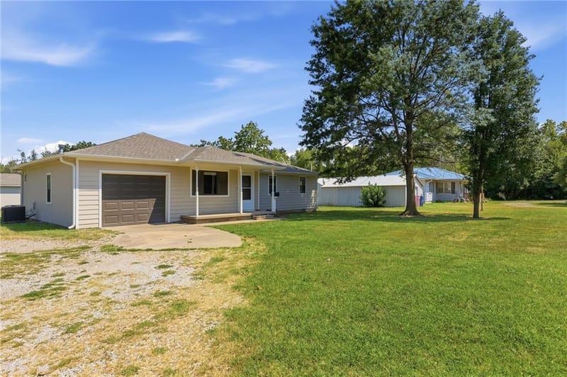 204 N Burnett St, Girard, KS 66743