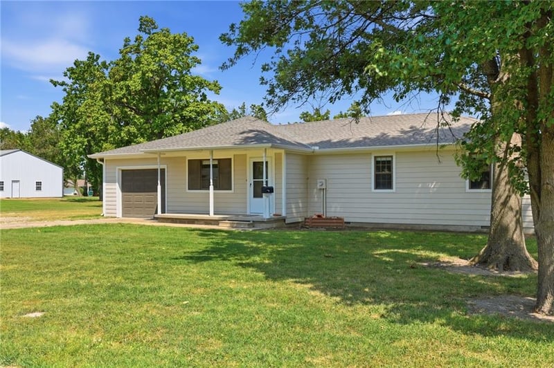 204 N Burnett St, Girard, KS 66743