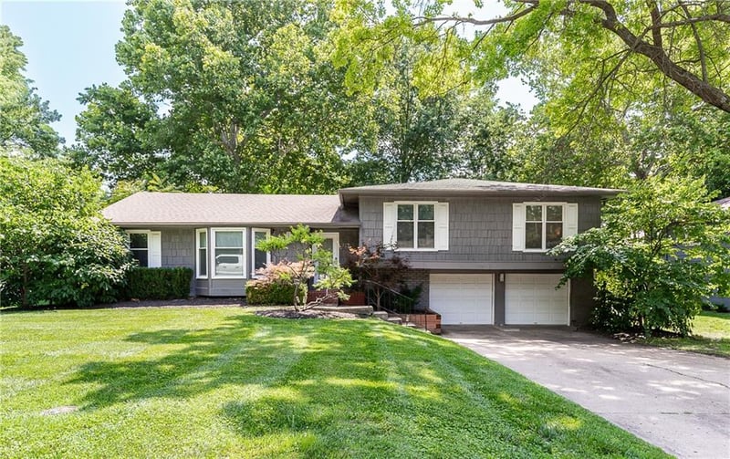 7231 Booth St, Prairie Village, KS 66208