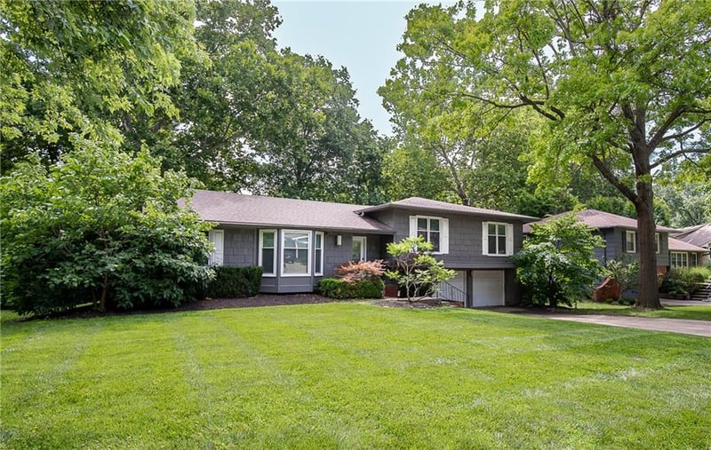 7231 Booth St, Prairie Village, KS 66208
