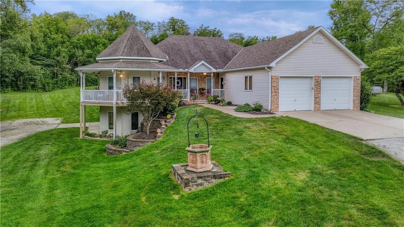 9897 SW 223rd St, Trimble, MO 64492